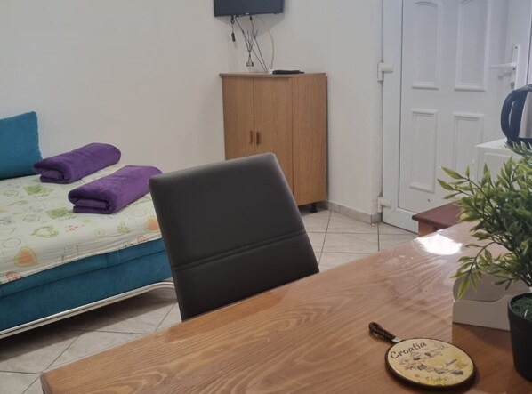 1 bedroom, iron/ironing board, Internet, bed sheets