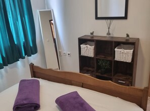 1 habitación, tabla de planchar con plancha, internet y ropa de cama 