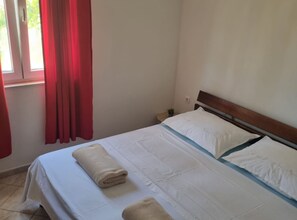 1 bedroom, iron/ironing board, internet, bed sheets