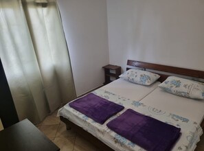 2 bedrooms, iron/ironing board, Internet, bed sheets