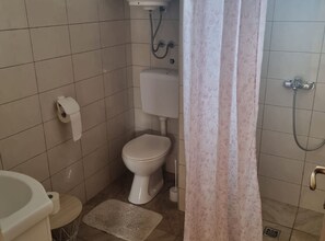 Douche, serviettes fournies