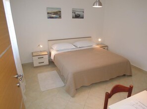2 chambres, fer et planche à repasser, accès Internet, draps fournis