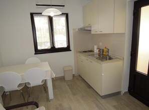 Fridge, stovetop, coffee/tea maker, toaster
