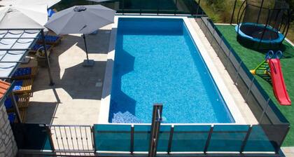 Holiday Home Marana - Five Bedroom Holiday Home