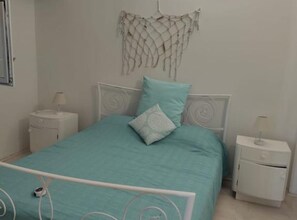 1 chambre, fer et planche à repasser, accès Internet, draps fournis