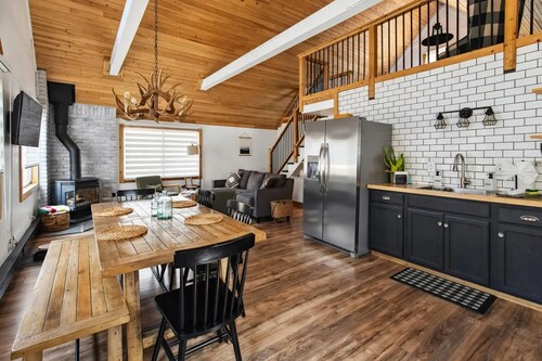 Cozy Chalet in Pocono Lake.