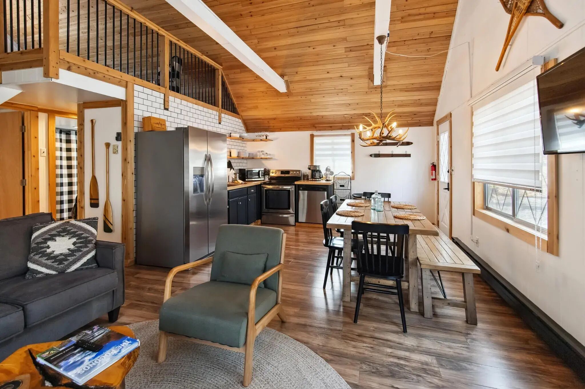 Smart TV, fireplace