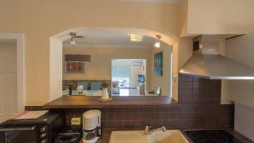 Fridge, stovetop, dishwasher, cookware/dishes/utensils