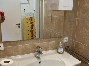 Shower, towels