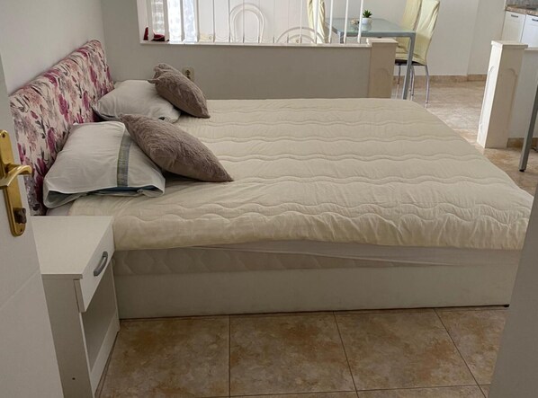 Internet, bed sheets