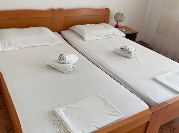 Internet, bed sheets