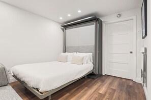 1 bedroom, desk, iron/ironing board, free WiFi - Dog-Friendly Apt w/ EV Charger / Walk to Aspen (Aspen)