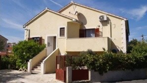 Unclassified image, 3 of 12, button - Apartments Ivan Supetar - Two Bedroom Apartment with Terrace no.1 (Supetar)