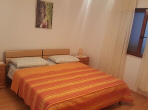 2 bedrooms, iron/ironing board, Internet, bed sheets - Apartments Ivan Supetar - Two Bedroom Apartment with Terrace no.3 (Supetar)
