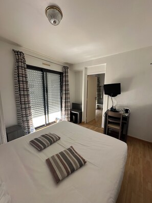 Desk, free WiFi - Hotel Castel Moor (Le Croisic)