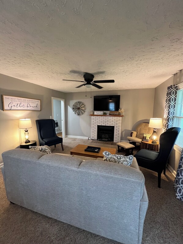 Smart TV, fireplace
