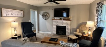 The Gatehouse, 2-bedroom house in charming Gamaliel with WiFi, AC, pet friendly.