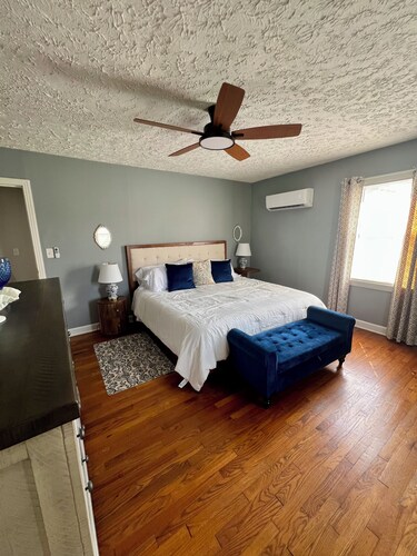 The Gatehouse, 2-bedroom house in charming Gamaliel with WiFi, AC, pet friendly.