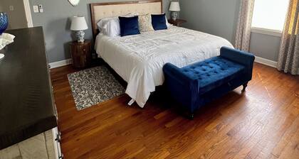 The Gatehouse, 2-bedroom house in charming Gamaliel with WiFi, AC, pet friendly.