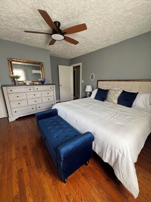 2 bedrooms, iron/ironing board, WiFi, bed sheets - The Gatehouse, 2-bedroom house in charming Gamaliel with WiFi, AC, pet friendly. (Gamaliel)