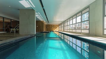 Piscina interna, piscina aquecida