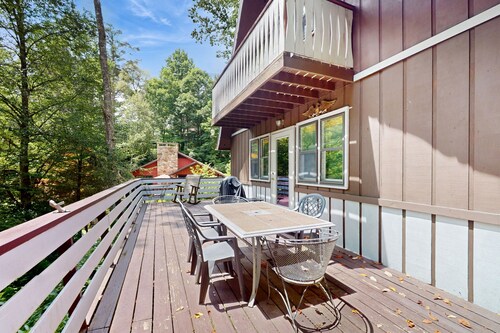 Dog-friendly rustic, cozy chalet - fishing - hiking - skiing