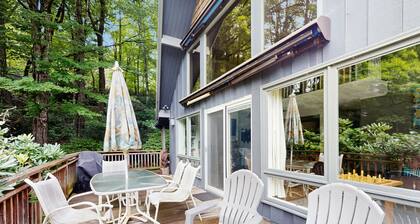 Dog-friendly A-frame chalet close to hiking, skiing and fishing