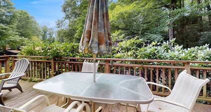 Dog-friendly A-frame chalet close to hiking, skiing and fishing