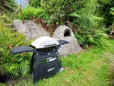 Tui Hill "Nestled in Nature"