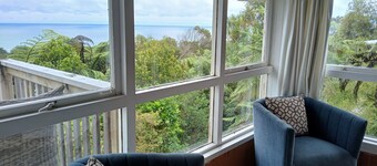 Tui Hill "Nestled in Nature"