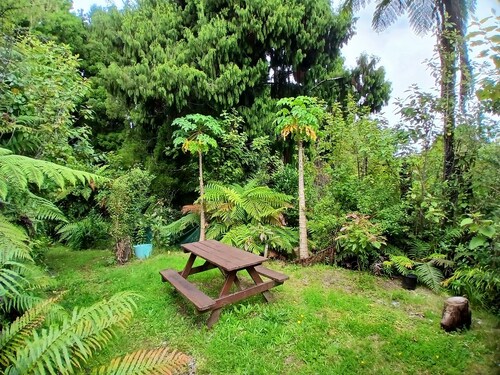 Tui Hill "Nestled in Nature"