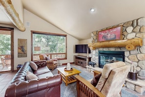 Télévision, cheminée