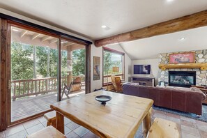 Télévision, cheminée