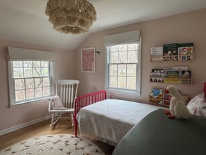 3 habitaciones, tabla de planchar con plancha, wifi y ropa de cama
