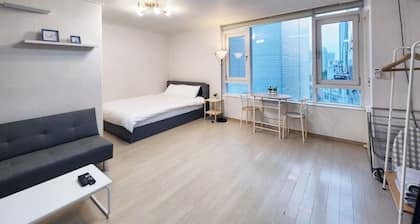 Sinsa Station 2-Min Walk / Central Gangnam Hideaway