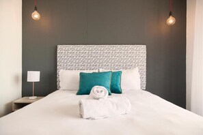 2 chambres, fer et planche à repasser, Wi-Fi, draps fournis