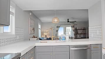 Townhome, Multiple Beds (Casita Azul) | Private kitchen