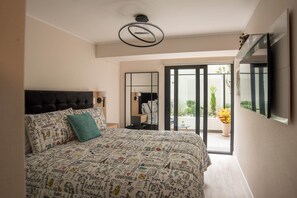 1 habitación, caja de seguridad en la habitación y escritorio 