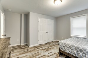3 bedrooms, iron/ironing board, Internet, bed sheets