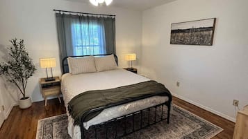 2 quartos, ferros/tábuas de passar roupa, Wi-Fi, roupa de cama