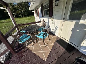 Outdoor dining - Welcome to Alberta's Place (Corbin)