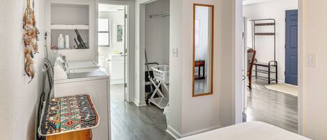 1 chambre, bureau, accès Internet, draps fournis