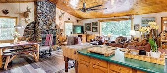Screened Porch, Deck + Mtn Views: Andrews Retreat!