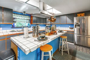 Fridge, microwave, oven, stovetop - Family Retreat 2 Mi to Santa's House: Pets Welcome (North Pole)