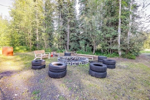 Outdoor spa tub - Family Retreat 2 Mi to Santa's House: Pets Welcome (North Pole)