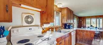 Peaceful coastal cabin with screened porch views of the cove, meadow, and sea