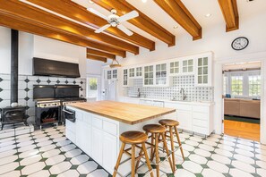 Micro-ondes, four, plaque de cuisson, lave-vaisselle