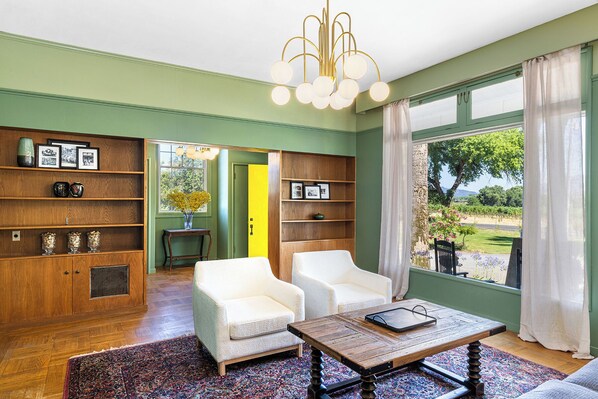 Interior - Asti Estate Enchanting Wine Country Farm (Cloverdale)