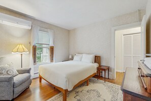 5 soverom, strykejern/-brett, internettilgang og sengetøy