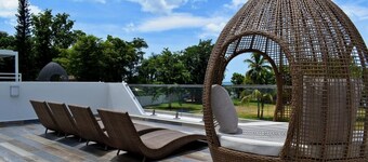 Beach House Wood w/private pool, WiFi, BBQ, kayaks, full A/C.